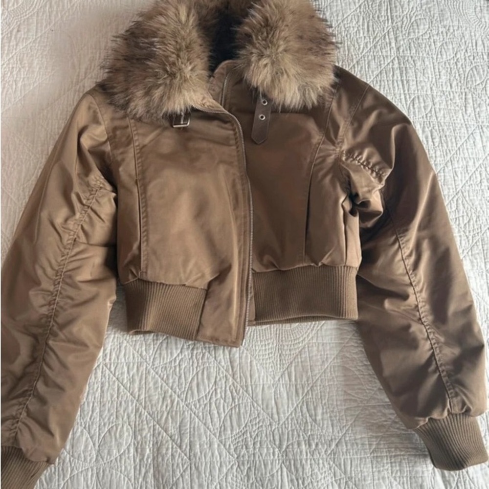 Elegant Brown Bomber Jacket with Fur Collar